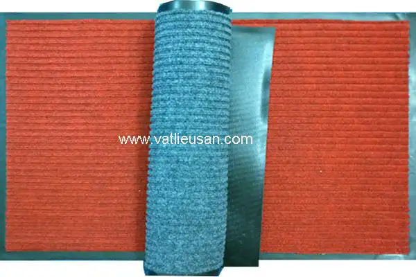 Thảm chùi chân sợi len.