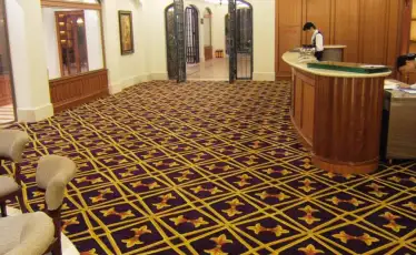 Top 5 quầy lễ tân khách sạn được trang trí thảm lót sàn cao cấp